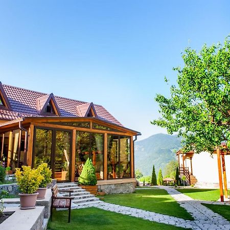 Dilivita Rest House ディリジャン エクステリア 写真