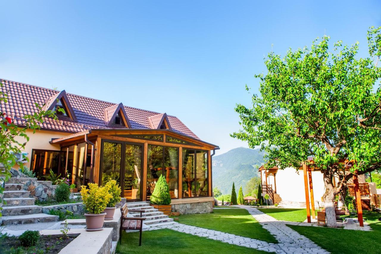 Dilivita Rest House ディリジャン エクステリア 写真