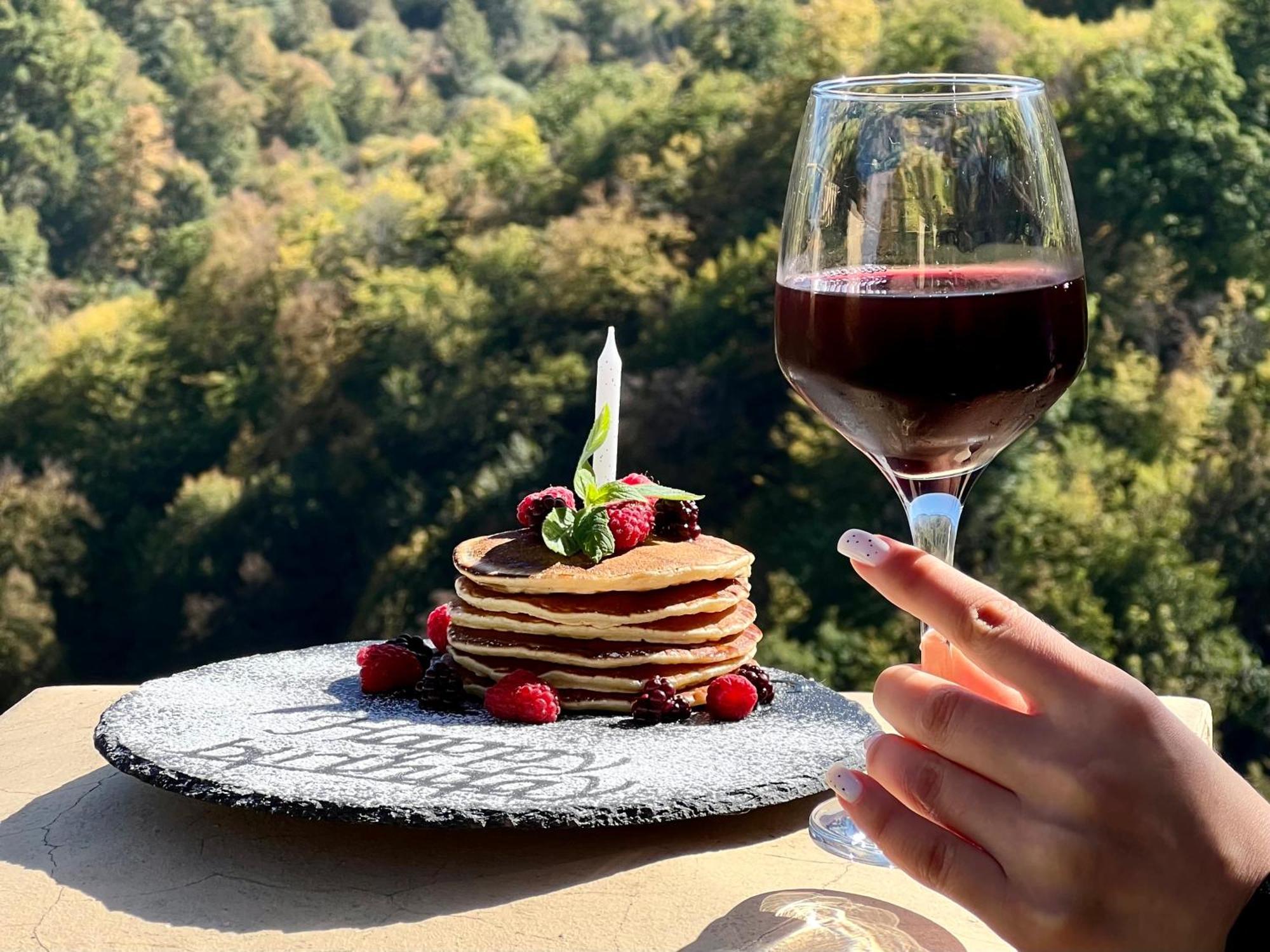 Dilivita Rest House ディリジャン エクステリア 写真